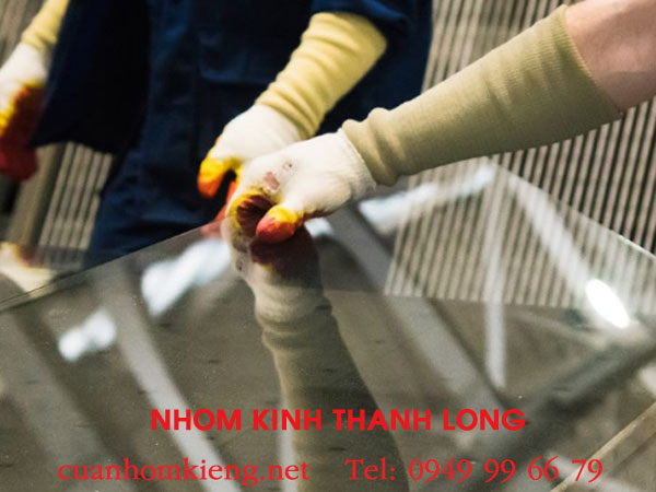3 Tiêu chí chọn đơn vị cắt kính cường lực Quận 1 Tphcm tại nhà uy tín – an toàn, đúng hẹn 4 cắt kính cường lực Quận 1 Tphcm
