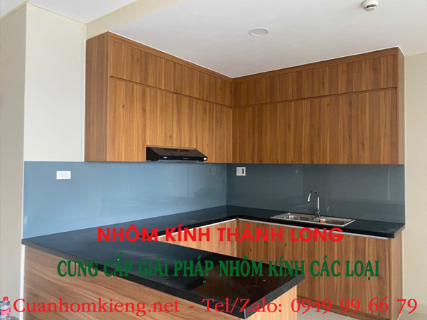 Mẫu kính ốp bếp đẹp: Bí quyết lựa chọn màu sắc và họa tiết phù hợp 2 kính ốp bếp đẹp