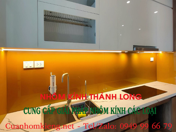 Mẫu kính ốp bếp đẹp: Bí quyết lựa chọn màu sắc và họa tiết phù hợp 5 kinh op bep dep