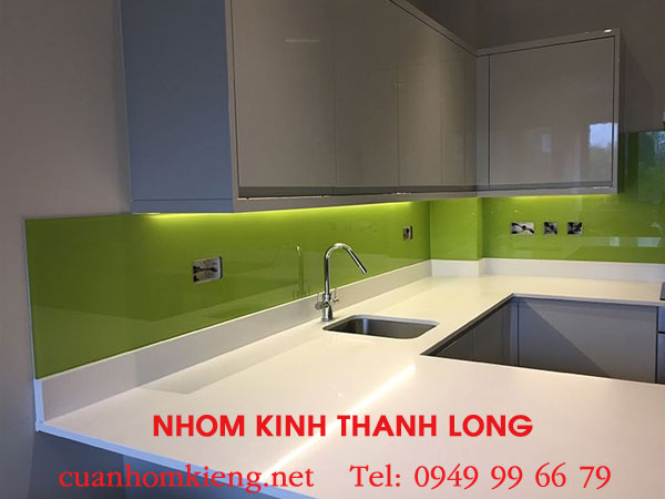 Top 5 Đơn vị thi công kính ốp bếp giá rẻ HCM uy tín: So sánh và đánh giá 3 kính ốp bếp giá rẻ HCM