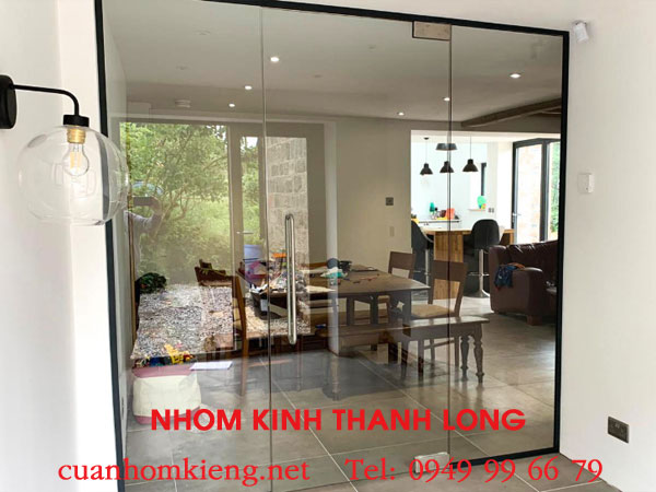 7 Mẫu cửa kính cường lực phòng khách đẹp sang trọng thẩm mỹ nâng tầm tức thì 2 mẫu cửa kính cường lực phòng khách
