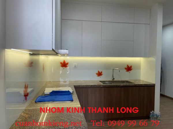 Khám phá 5 đơn vị báo giá thi công kính ốp bếp Thủ Dầu Một, Bình Dương – minh bạch, trọn gói, không phát sinh 3 thi công kính ốp bếp Thủ Dầu Một