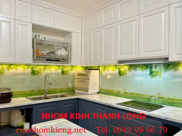 Top 9 đơn vị thi công kính ốp bếp Tphcm giá rẻ “đáng tin” – nhanh, đẹp, bảo hành rõ ràng 2 thi công kính ốp bếp tphcm